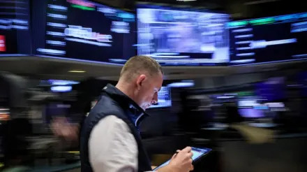 Stocks Tumble Amid Resurfacing Growth Concerns and Fading Tech Shine